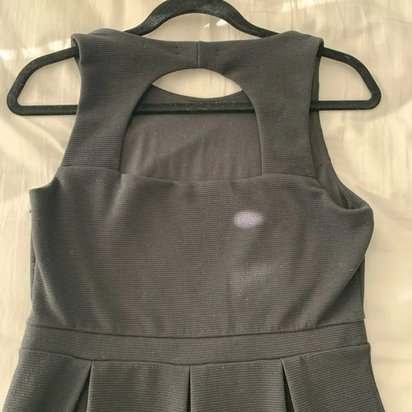 MADEWELL textured  fit and flare with back cut out, black sleeveless dress, 10 - Picture 5 of 16